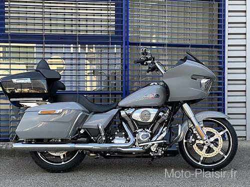 Harley Davidson HD Road Glide 117 Tour Pack motorcycle rental